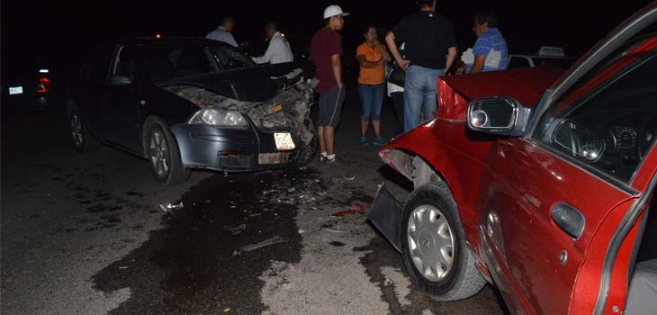 Varios lesionados en colisión de autos particulares