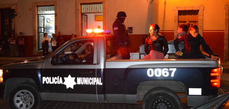 Pelea callejera en Plaza de la Paz