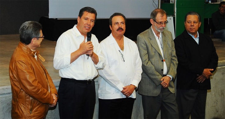 Urge gobernador a reformar las leyes del sector agropecuario