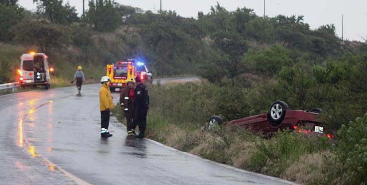Vuelca en la carretera a La Sauceda