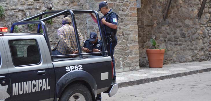 Detienen a hombre por amenazas