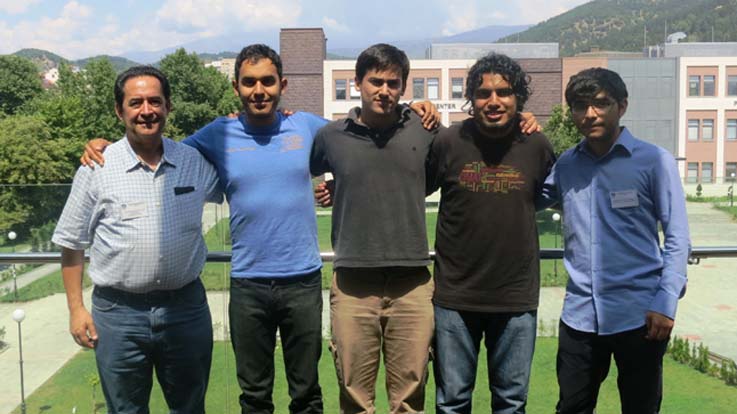 Estudiantes del CIMAT y la UG traen medallas de competencia mundial de matemáticas