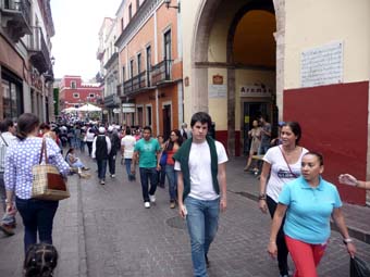 Al tope la capital por puente de la Revolución y Festival del Globo
