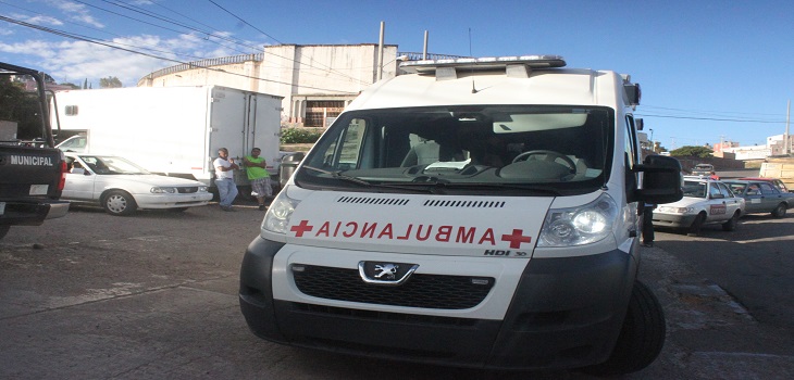 Mujer lesiona a machetazos a su pareja