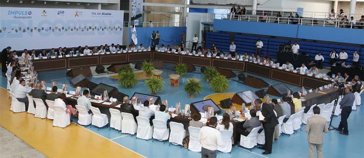 Llama gobernador a integrar banco de información sobre violencia contra la mujer