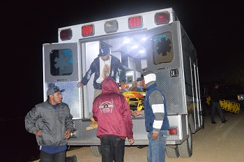 Cae camioneta al precipicio