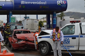 Muere hombre en choque, hay cinco lesionados