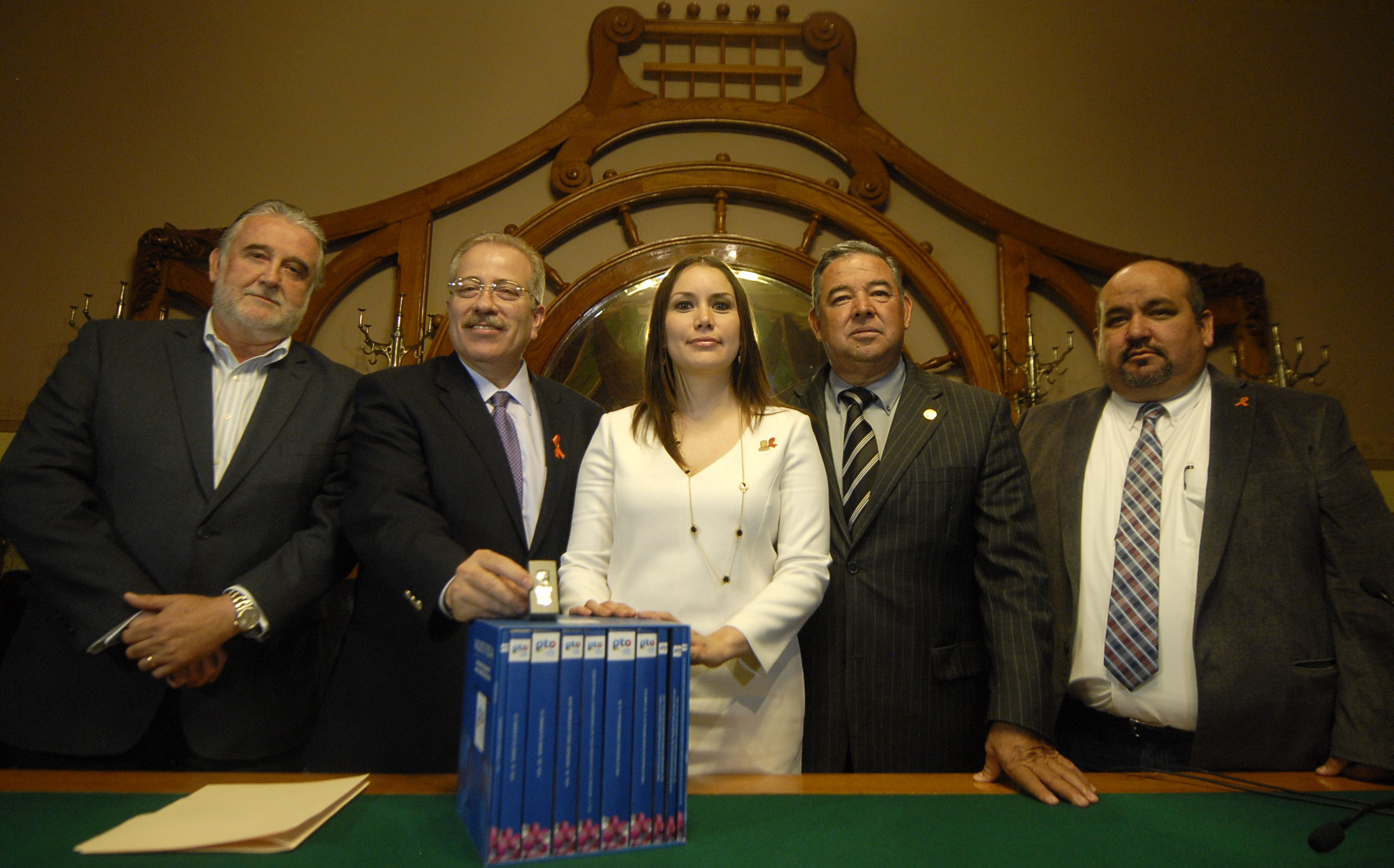 Presenta Gobierno del Estado iniciativa de Presupuesto para 2015