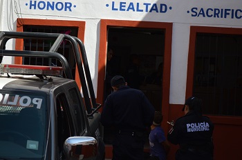 Mujer recibe botellazo en asalto