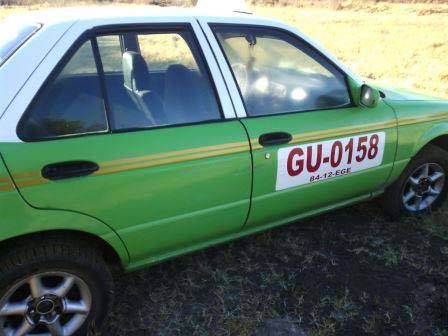 Asaltan y golpean a taxista