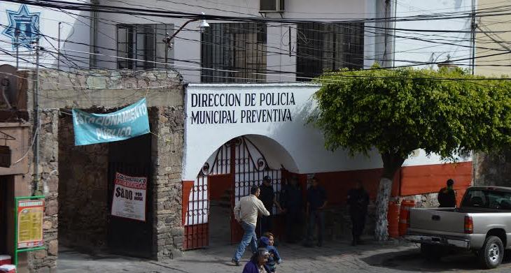 Botín de 25 mil pesos se llevan ladrones de Estacionamiento