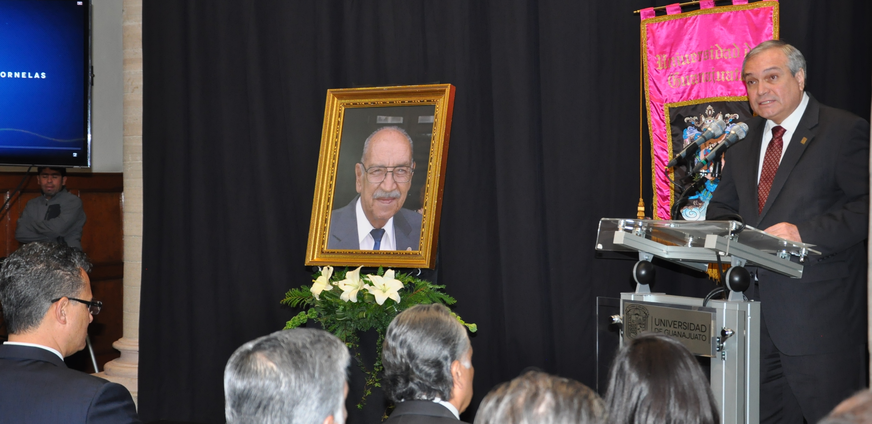 Rinden universitarios homenaje póstumo al Dr. Santiago Hernández Ornelas
