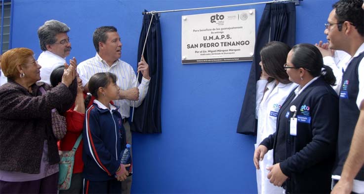 Entrega gobernador obras en salud en Apaseo El Grande
