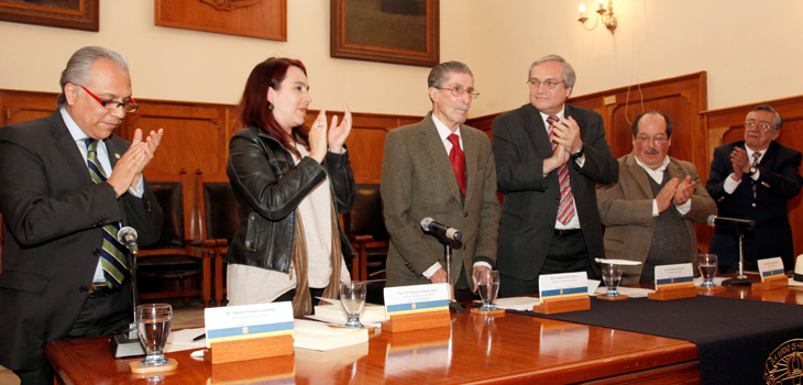  “Cuentos Completos” del Mtro. Eugenio Trueba Olivares en la UG