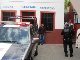 Joven detenido por hurgar en coche ajeno