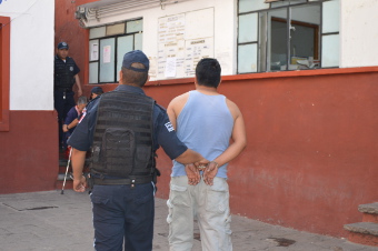 Decomisan droga a jóvenes detenidos por insultar