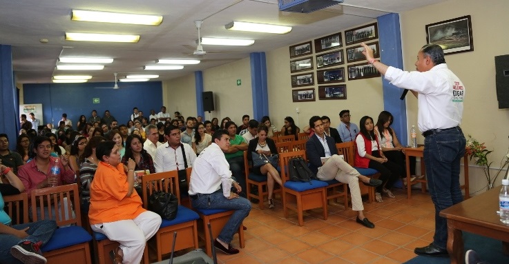 Asegura Edgar Castro tener apoyo de universitarios