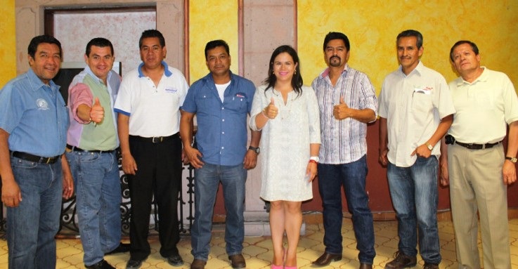 Se reúne Erika Arroyo con artesanos de Dolores Hidalgo