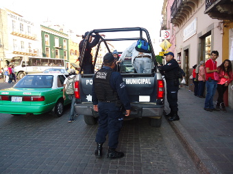 Detenido hombre que perseguía a una mujer para lastimarla