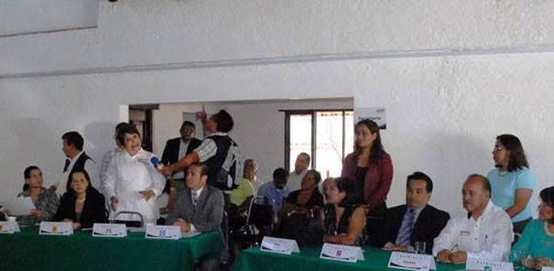 En la firma del pacto de Civilidad, riñen los candidatos
