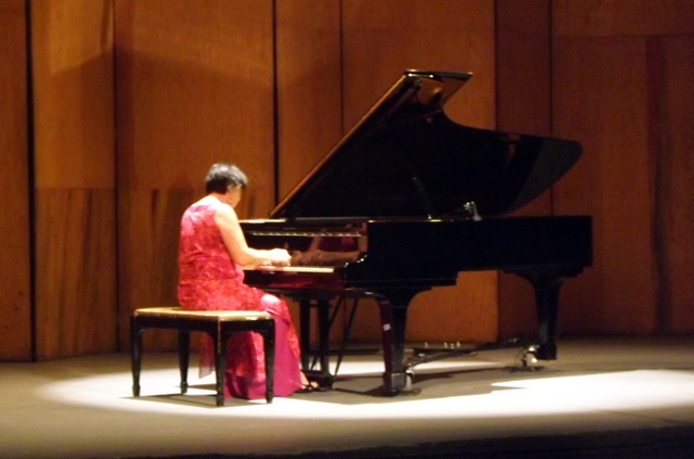 Recuerdan a Beethoven y Muench en el Juárez