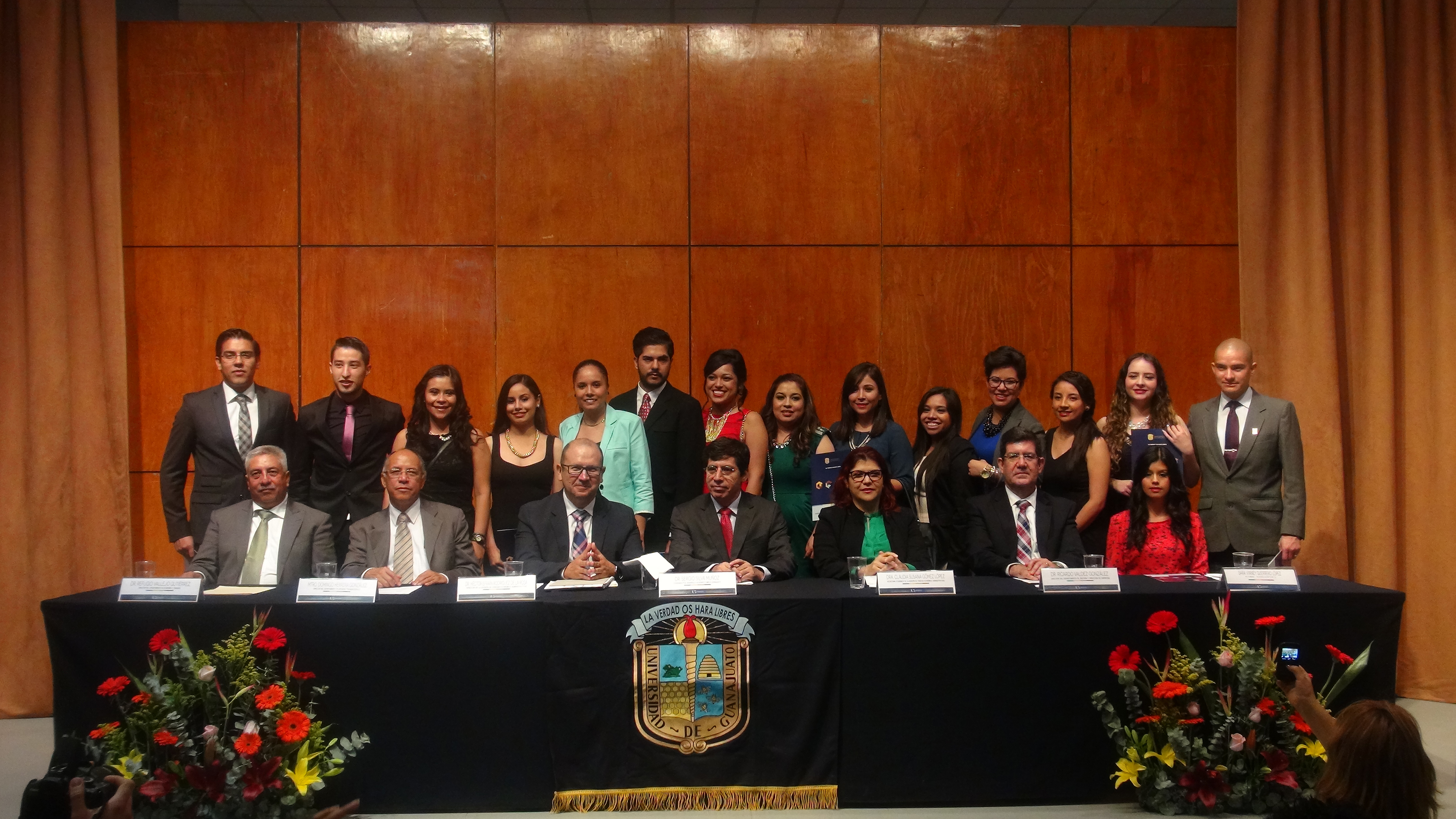 Culminan estudios alumnos de la DCEA