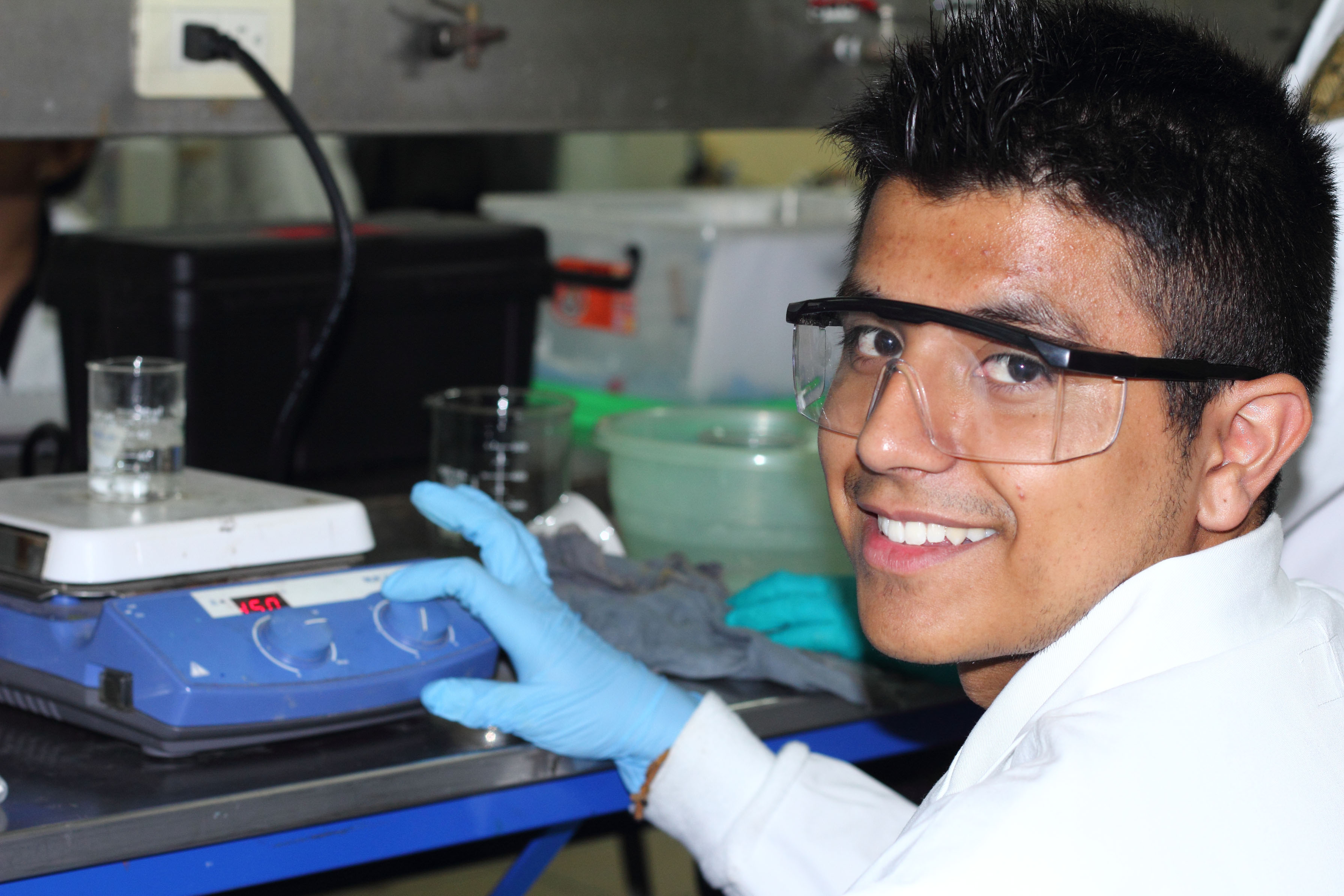 Campus León invita al curso corto “Pair Correlations in Complex Liquids: The Liquid Integral Equation Method”.