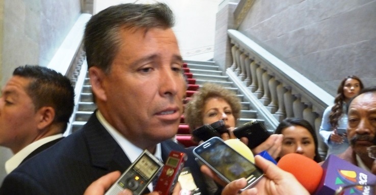 Corresponde a legisladores tema de matrimonios gay: Miguel Márquez