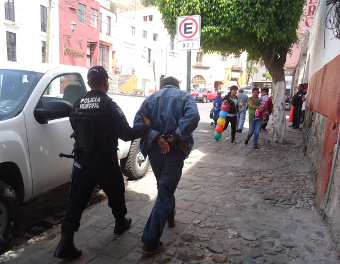 Detienen a ministeriales falsos