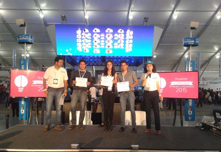 Alumnos UG llevan “Agua Infinita” a la Aldea Digital 2015