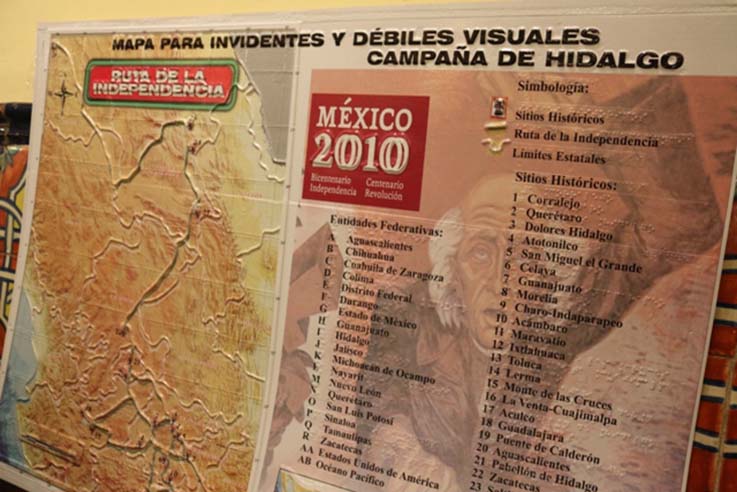 Dotan de acervo a 35 bibliotecas del estado