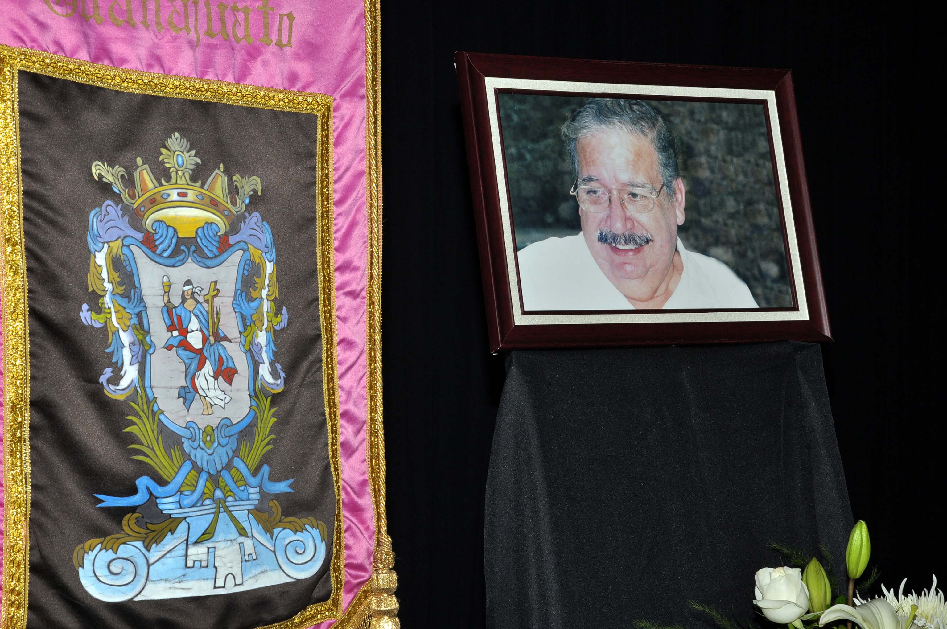 La Universidad de Guanajuato rindió Homenaje póstumo al Mtro. Néstor Raúl Luna Hernández