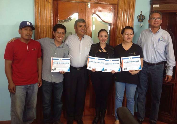 Alumnos UG reciben reconocimiento del gobierno municipal de Valle