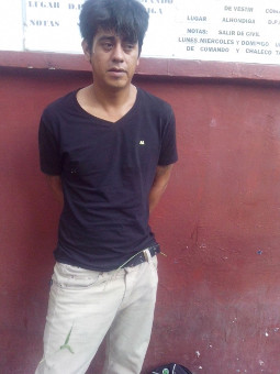 Jóvenes agarran a ladrón y lo entregan a la policía