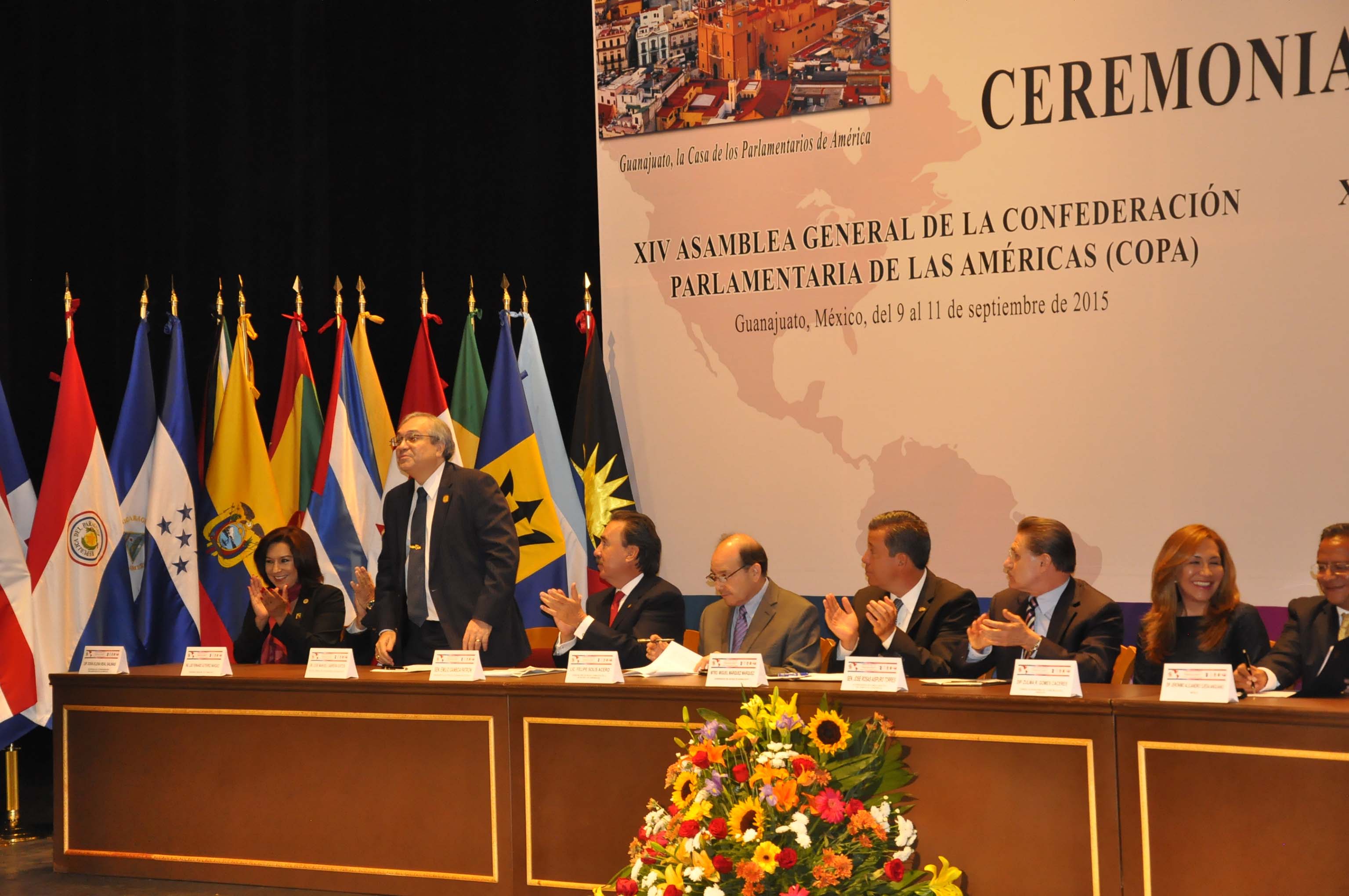Recibe UG a parlamentarios del continente americano