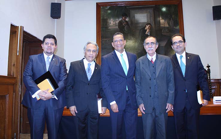 Presentan libro sobre reflexiones jurídicas