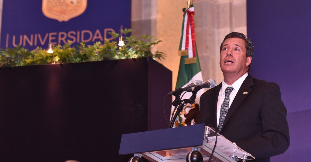 Apretar el paso para el desarrollo de Guanajuato pide a la UG el gobernador