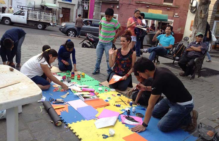 Comunidad universitaria recauda fondos para padres de estudiantes normalistas desaparecidos