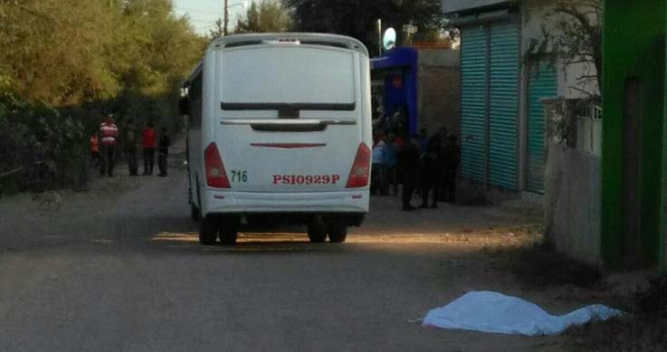 Atropella camión a primos; mata a uno