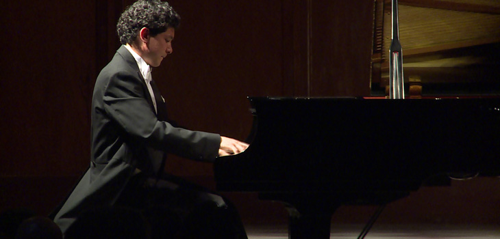 Destaca pianista egresado de la UG en el FIC