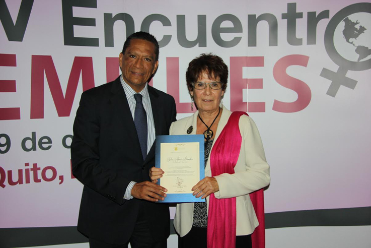 Premian a Silvia Álvarez Brunelière por su liderazgo en el ámbito educativo