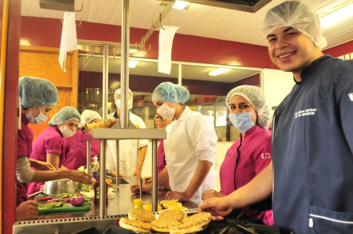 Un camino a la vida sana y plena: UG ofrece Licenciatura en Nutrición