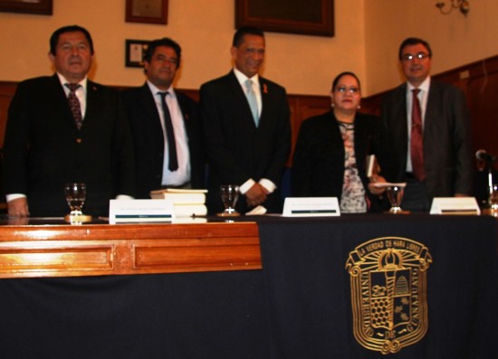 Se analiza al municipio como institución con el libro “Derecho Municipal Multinacional” en la UG