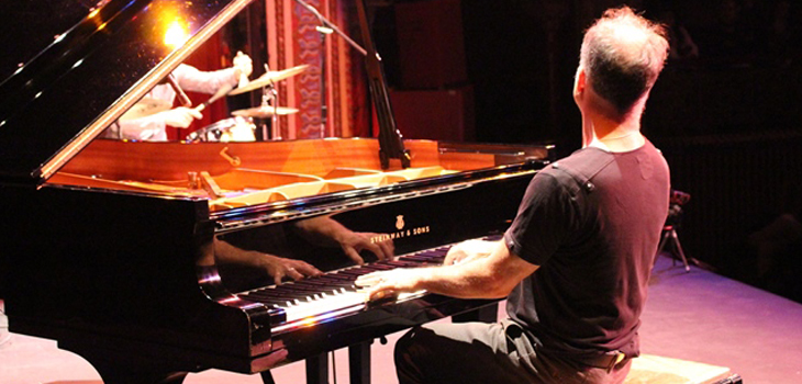 Lleno el Juárez con Steve Koven Jazz Trio y King Solomon Hicks