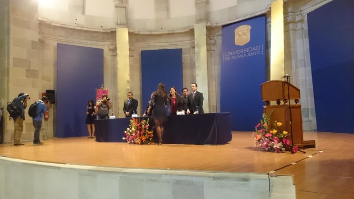 Egresa nueva generación de alumnos de la División de Derecho, Política y Gobierno UG