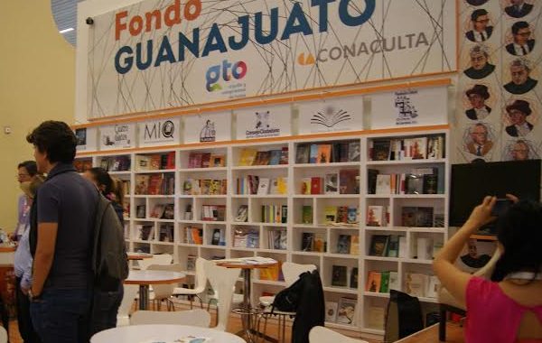 Cervantes y Clavel, el Libro y la Rosa