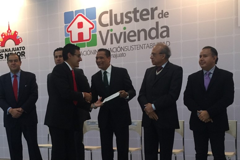 Participa UG en la Entrega del Premio Estatal de Vivienda 2015