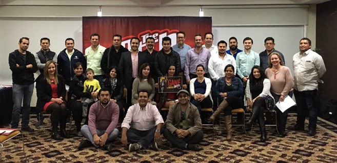 Premian a profesor UG por crear un sistema de refrigeración ecológica a partir de basura