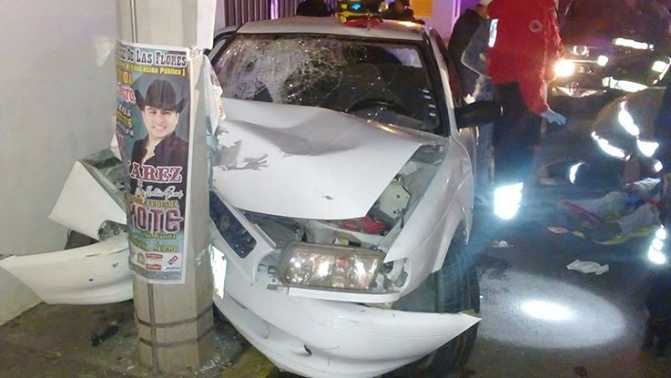 Chocan jóvenes por exceso de velocidad y falta de pericia
