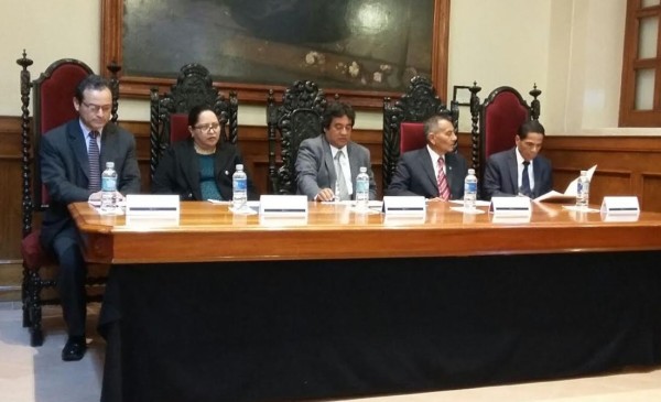 Reconocen al Mtro. J. Jesús Meza Ortiz por más de 40 años como docente en la UG